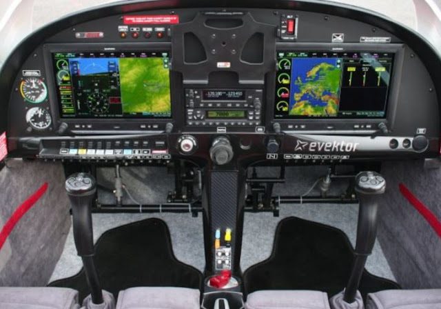 Flight school trainer aircraft